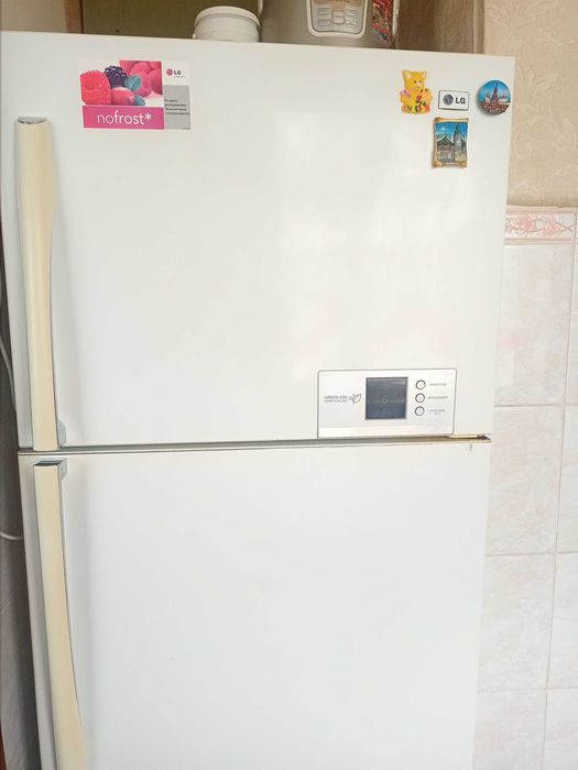 холодильник большой двухкамерный LG No frost