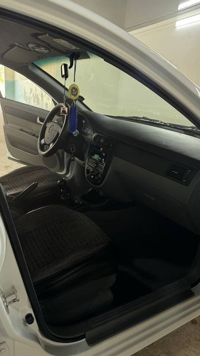 Lacetti 2023 benzin, gaz, bor xolati zor ayol kishi haydagn