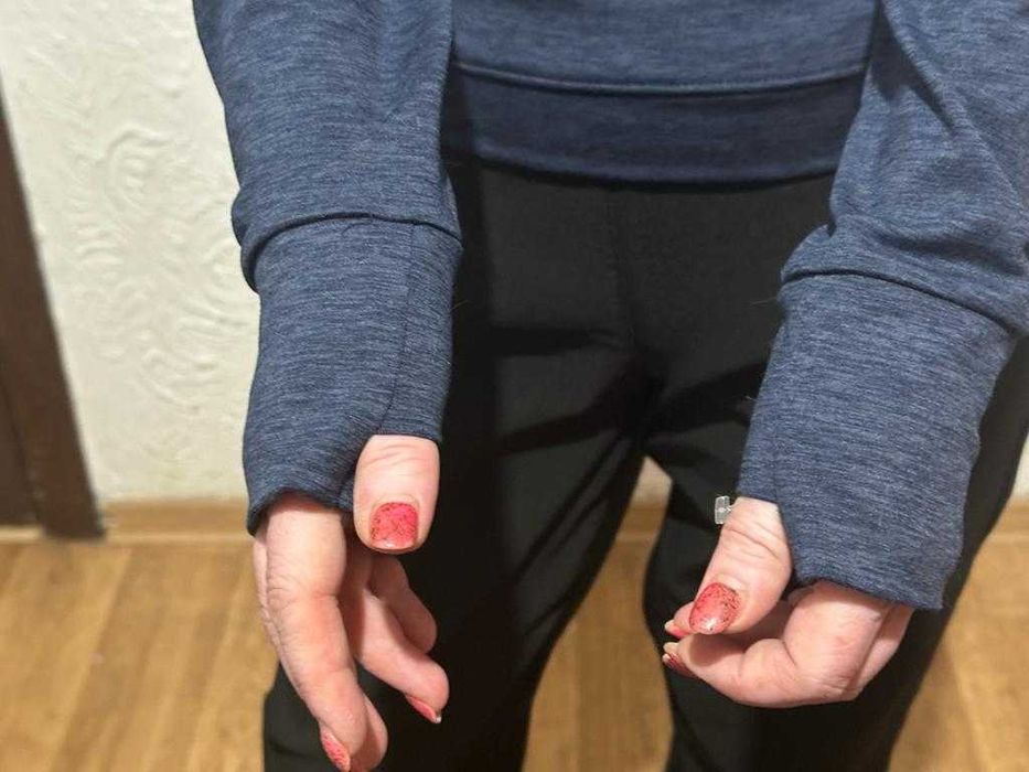 Продам спортивную кофту