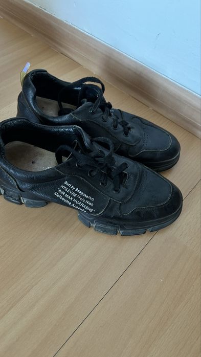 Женская кроссовка