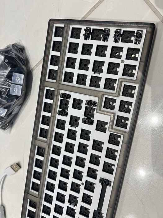 Механична клавиатура 980 DYI basis kit hot swappable, БЕЗ суичове