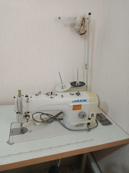 Швейная машина Jack