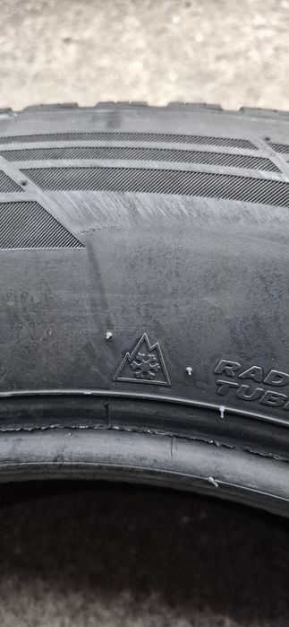 2 anvelope iarna Hankook 235/65/18,dot 2021.Pretul este pe bucata