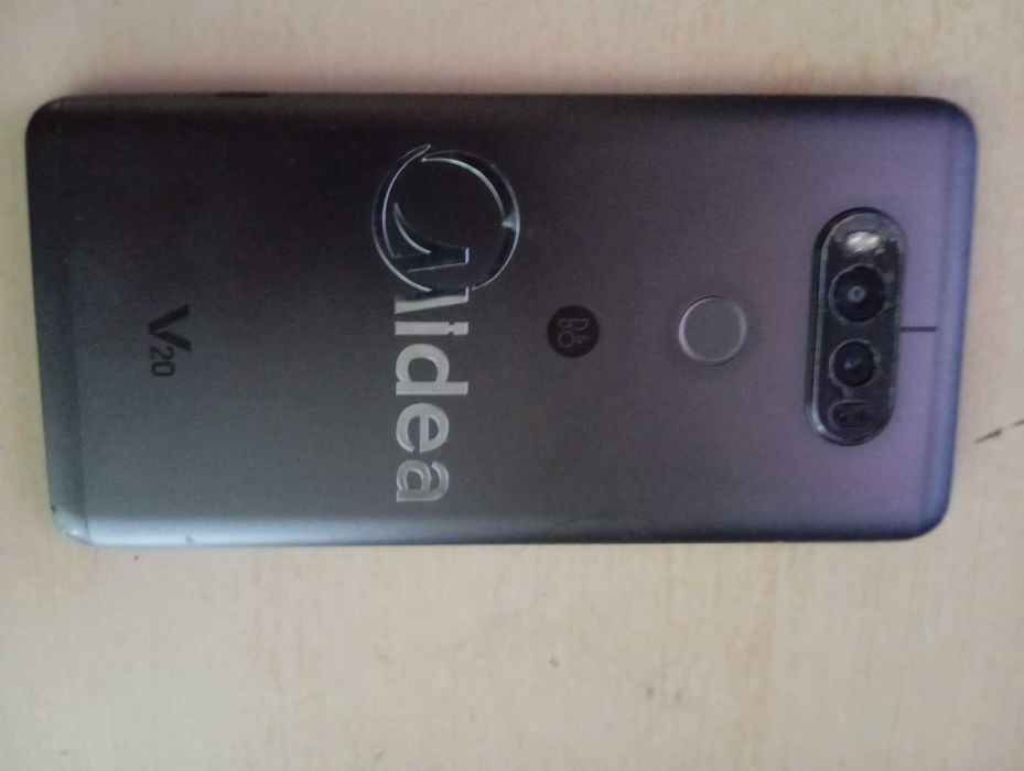 Продам телефон LG V20