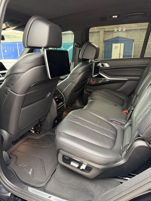 2020  BMW X7 M50i