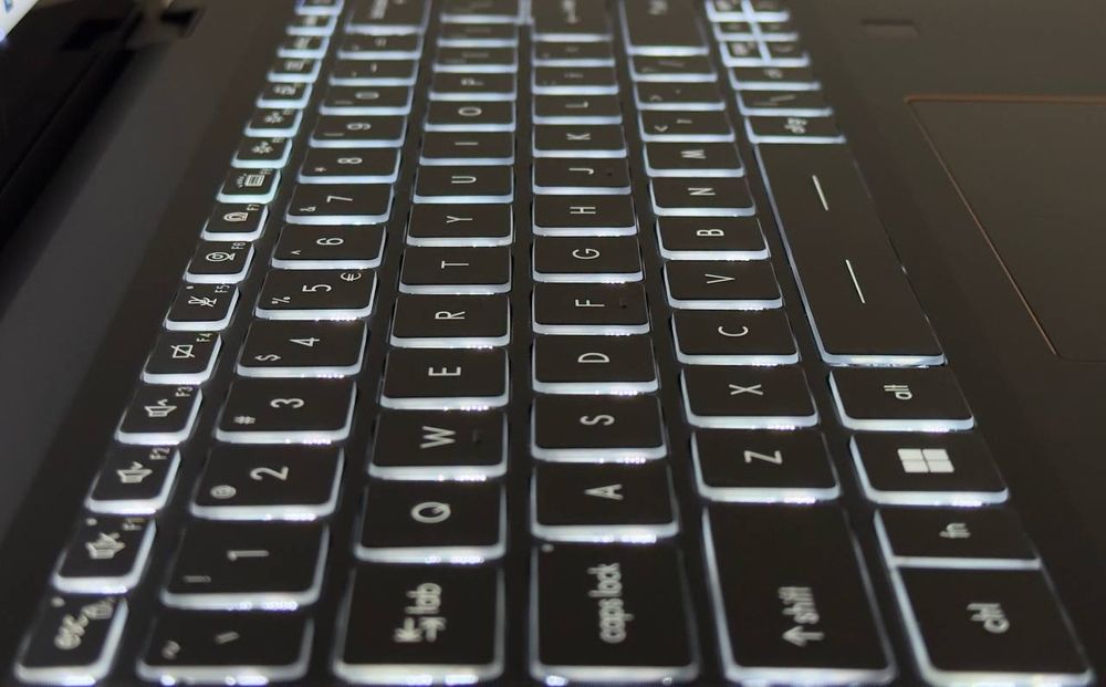 Продается Премиальный ноутбук Msi Summit E16 Flip на intel Core i7