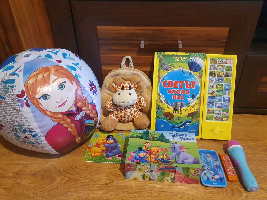 Говореща книжка и подаръци/// Тоалетка със столче и количка за кукли