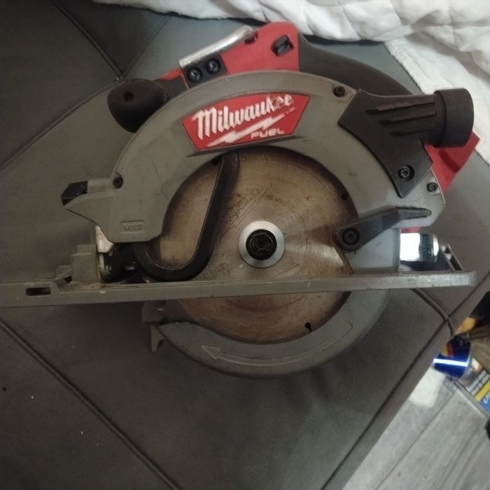 Fierăstrău circular Milwaukee M18 FUEL – Second-hand