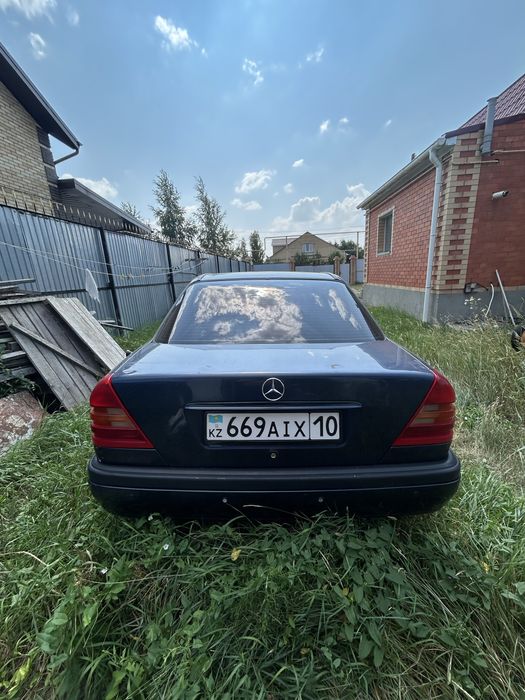 Мерседес с 180.