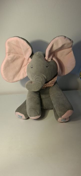 Elefant interactiv din pluș