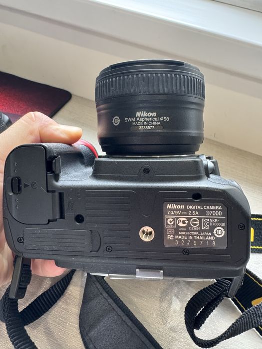 Цифровой фотоаппарат Nikon D7000 с линзой 1.8-50мм