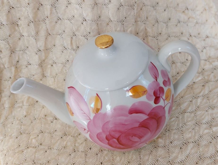 Красивый чайник фарфор