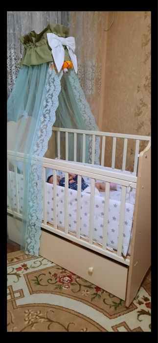 Кроват с комодом