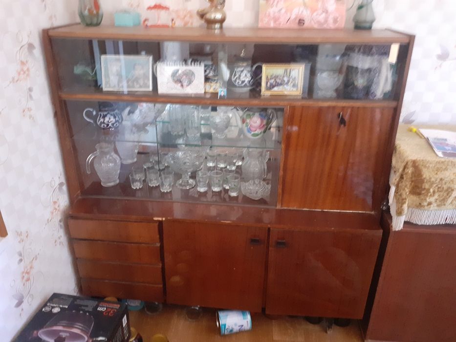 Shkaf sotiladi srochna