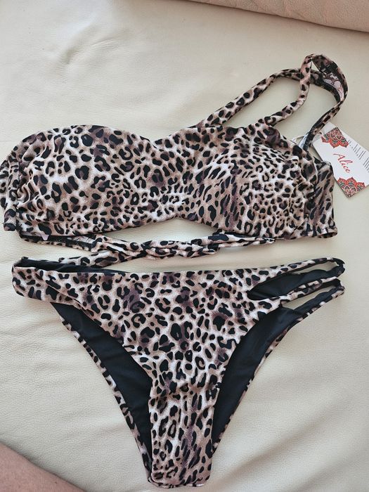 Нови бански 2 части - размер 38;