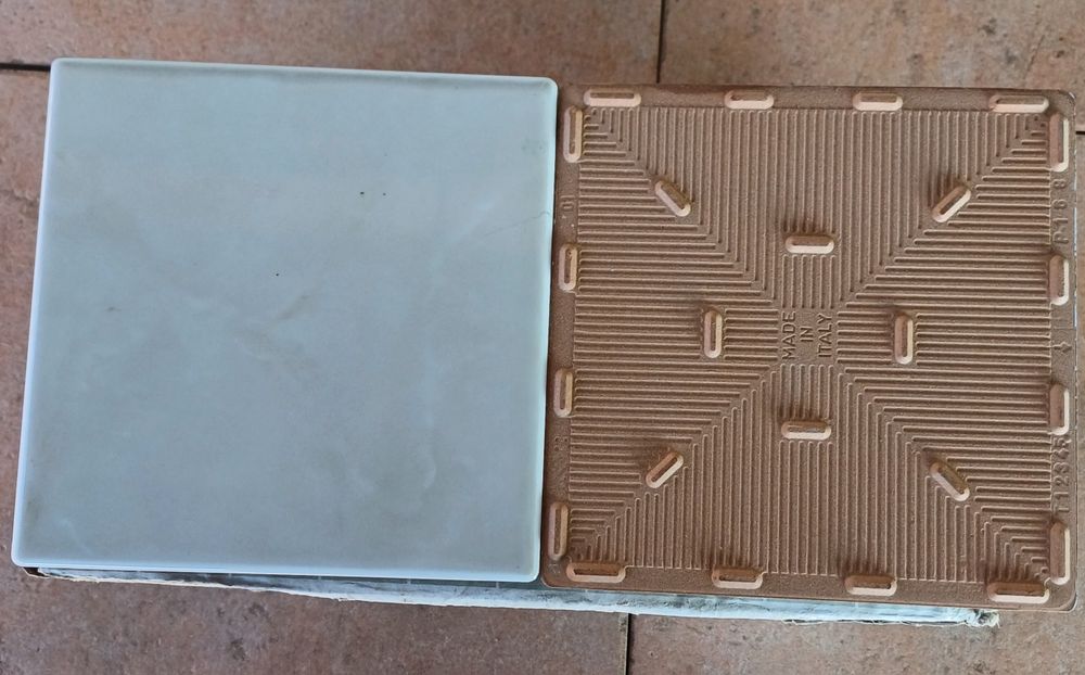 Faianțã gardenia,italia