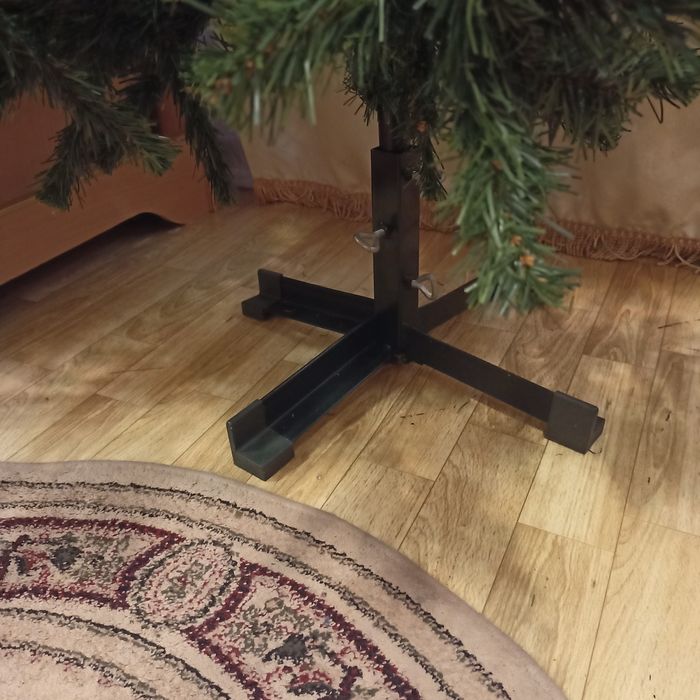 Продам большую  ёлку.