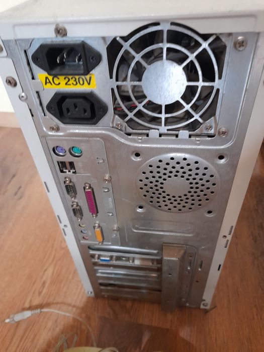 Ретро  настолен компютър