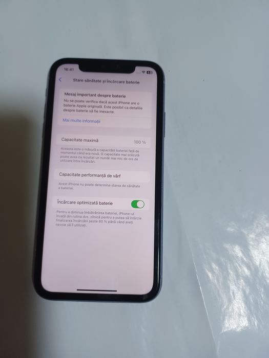 IPhone 11 în stare bună de funcționare.