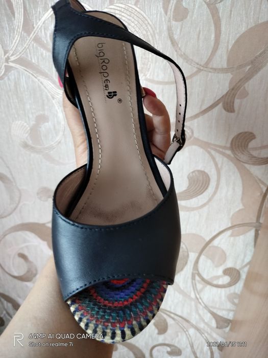 Продам босоножки, кожа