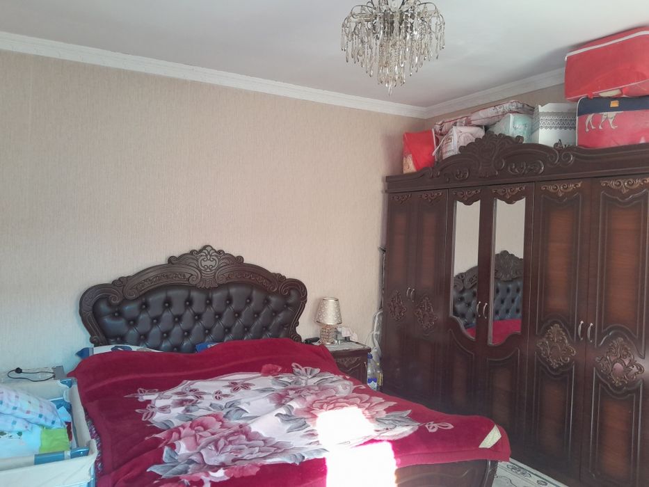 Hovli joyli uy sotiladi