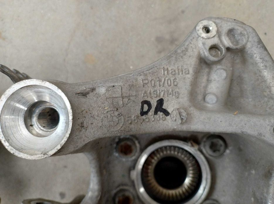 Fuzeta stanga dreapta BMW G30 G31 6866337 6866338