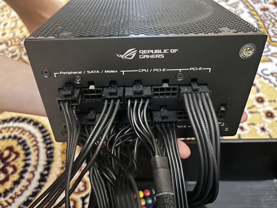 ASUS ROG STRIX 1200W блок питания