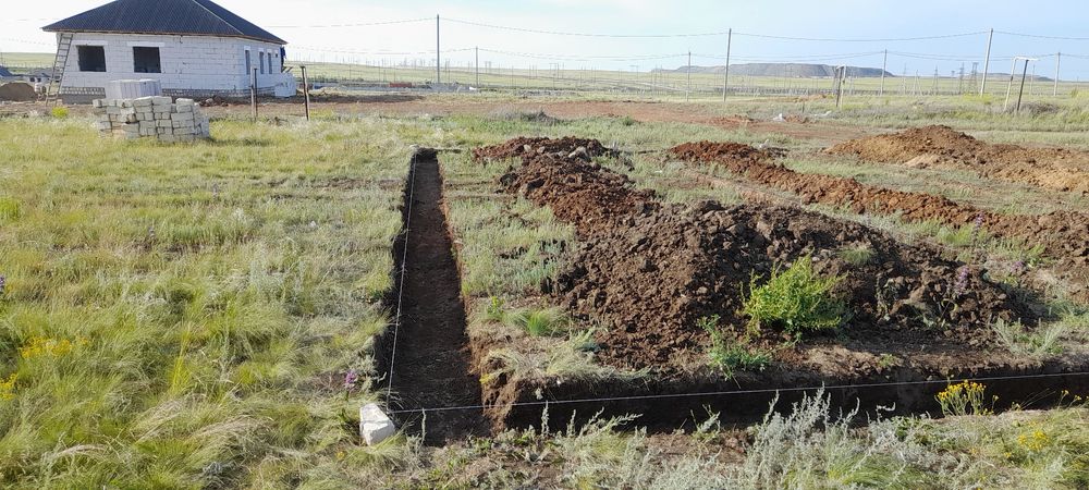 Продам землю с фундаментом.