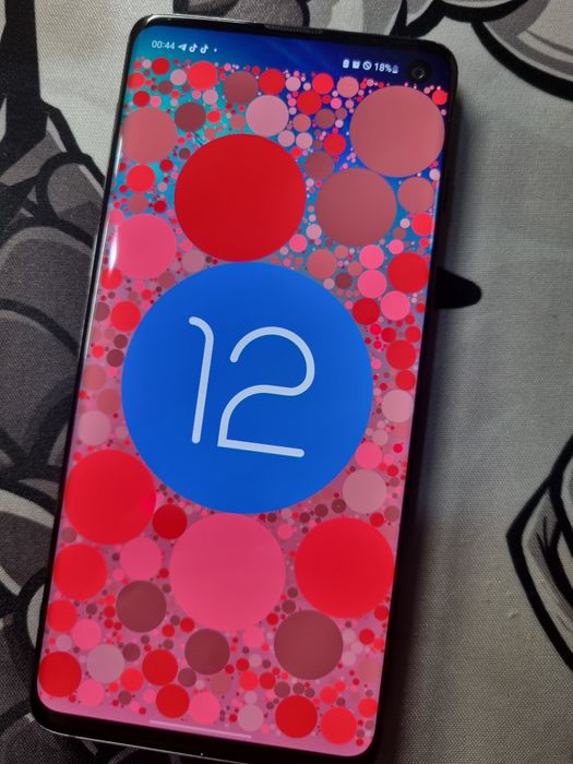 Продам Samsung Galaxy S10 (128GB)