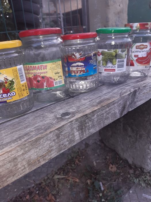 Стъклени буркани със капачки