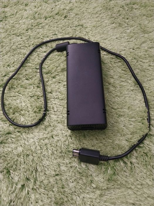 Продавам xbox 360 slim и hardisk с 1.5TB памет с над 500 игри, като gta 5, forza horizon , call of duty и много други
