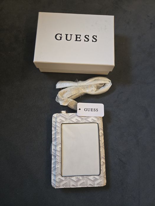 Дамско портмоне Guess