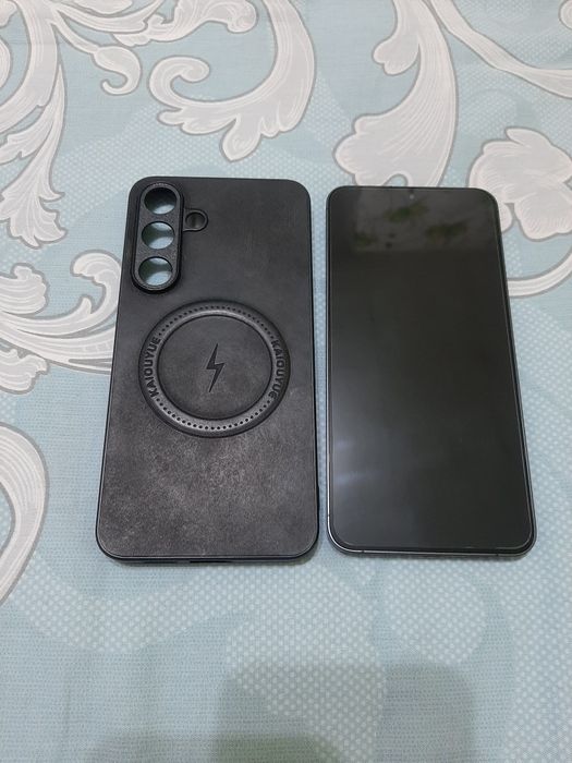 Продавам Samsung Galaxy S24 plus 256 Като нов