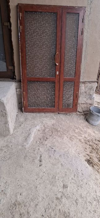 Дераза ва эшик сотилади