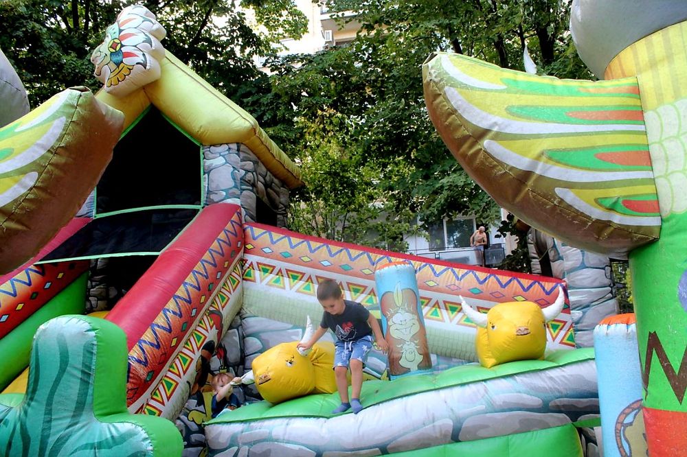 Надуваем детски Замък- Батут