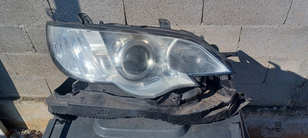 Десн фар ксенон Subaru Outback Legacy