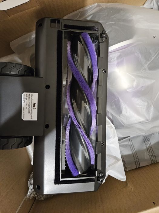 Aspirator vertical cu acumulator