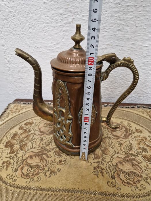 Арабска кана с месингови орнаменти