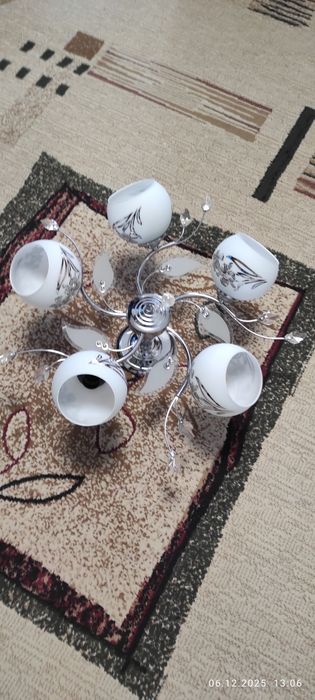 Люстра пятирожковая