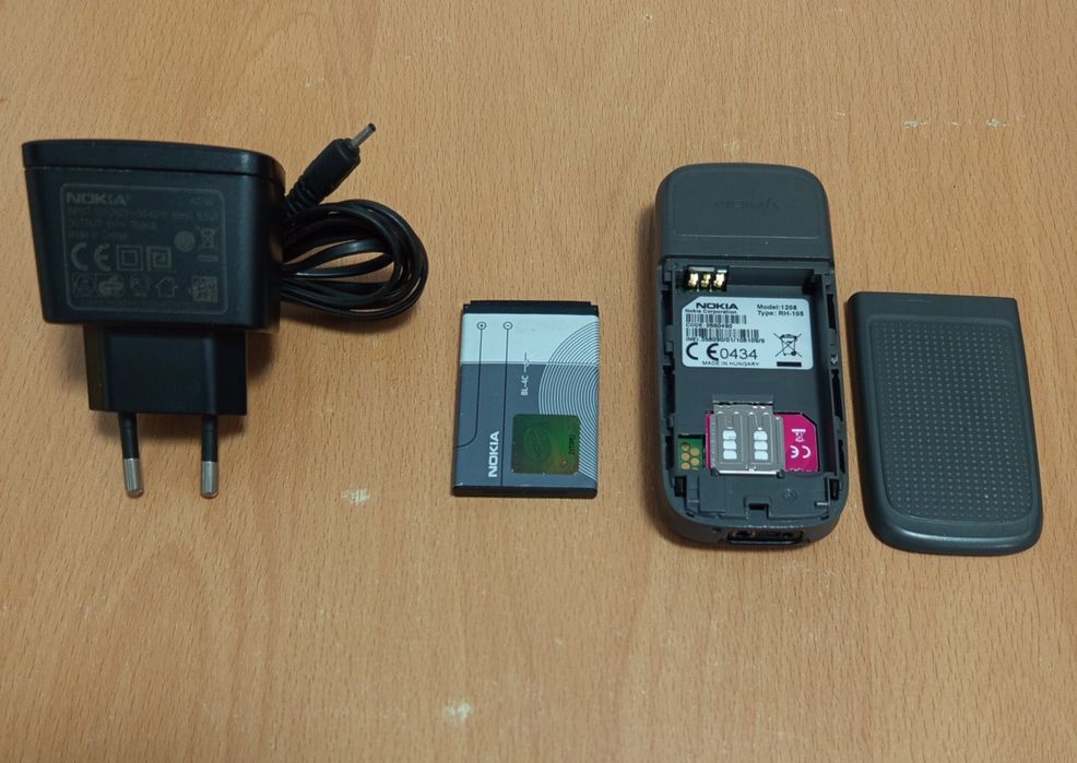 Vând Telefon NOKIA 1208 Liber de Rețea,cu Încărcător original