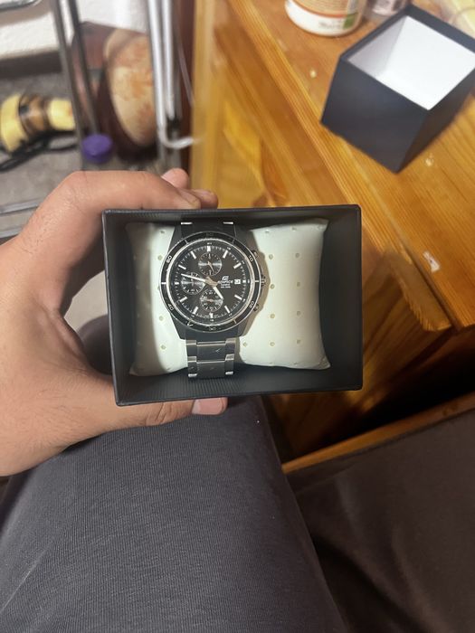 Продавам оригинален часовник Casio