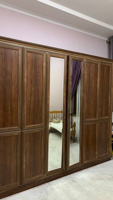 Большой вместительный шкафдля одежды