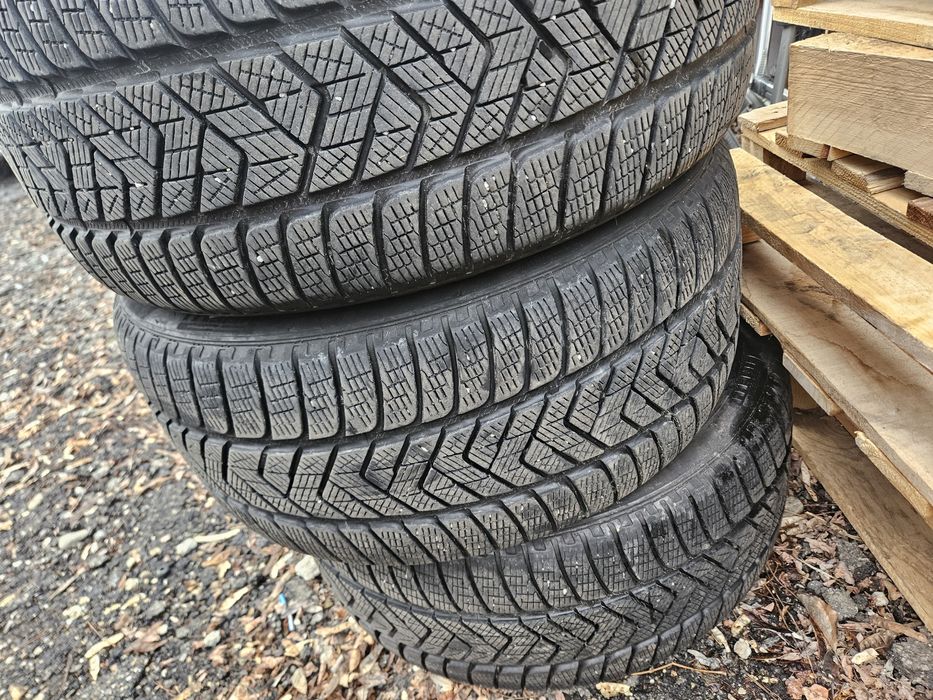 890 lei bucata pirelli scorpion 255x40x19 trei bucăți 255/40R19 cauciu