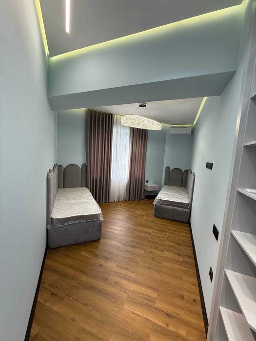 Продаётся стильная 4-комнатная квартира |178 кв.|4 этаж|