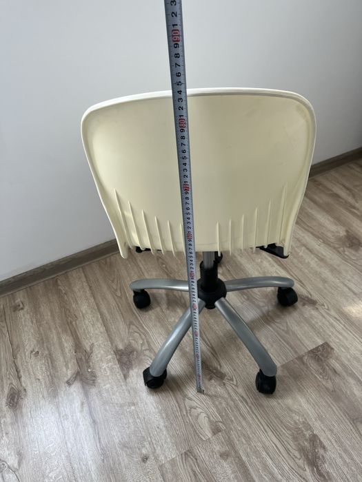 Малко столче с колелца и амортесьор