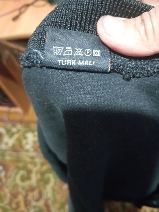 Продам школьный костюм