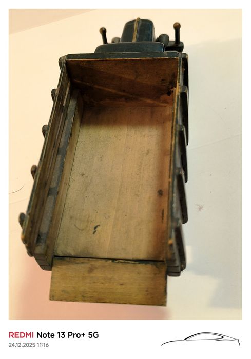 История в дърво-ръчно изработени камиончета 1940 г.