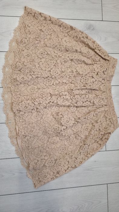 Fustă Midi H&M din Dantelă Florală Bej Pudrat, Mărime 40(potrivita si pt M)