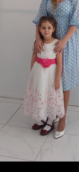 Продам платья штаны костюмы куртки