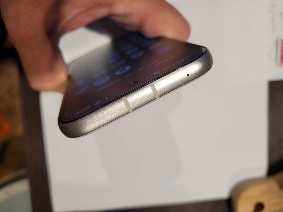 Google Pixel 8a, чисто нов, с остатъчна 1.5 год.